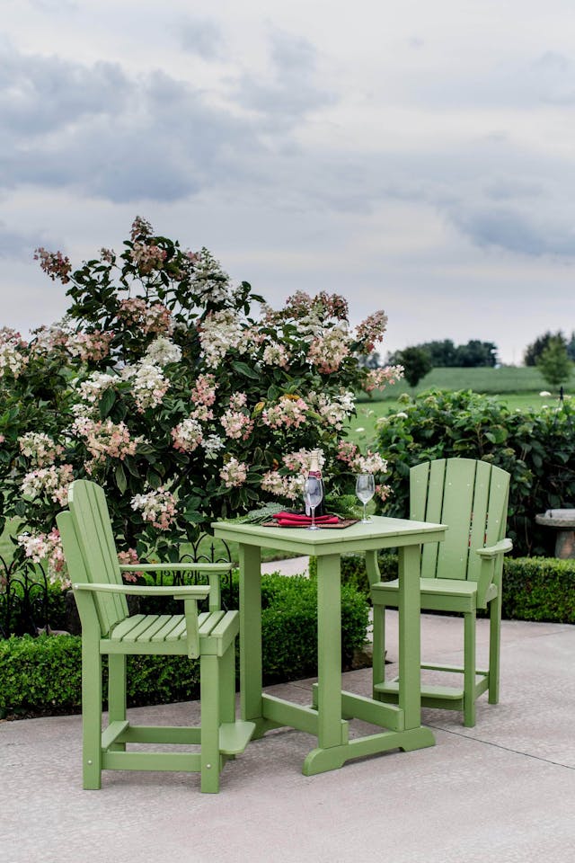 Heritage patio table set in Lime Green